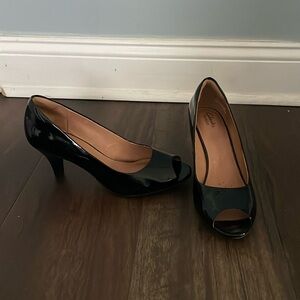 Womens peak toe black dress shoe by Clarks